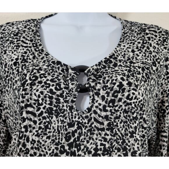 Jones New York Black White Gray Animal Print Top Large Lightweight Soft Flowy - Picture 5 of 5